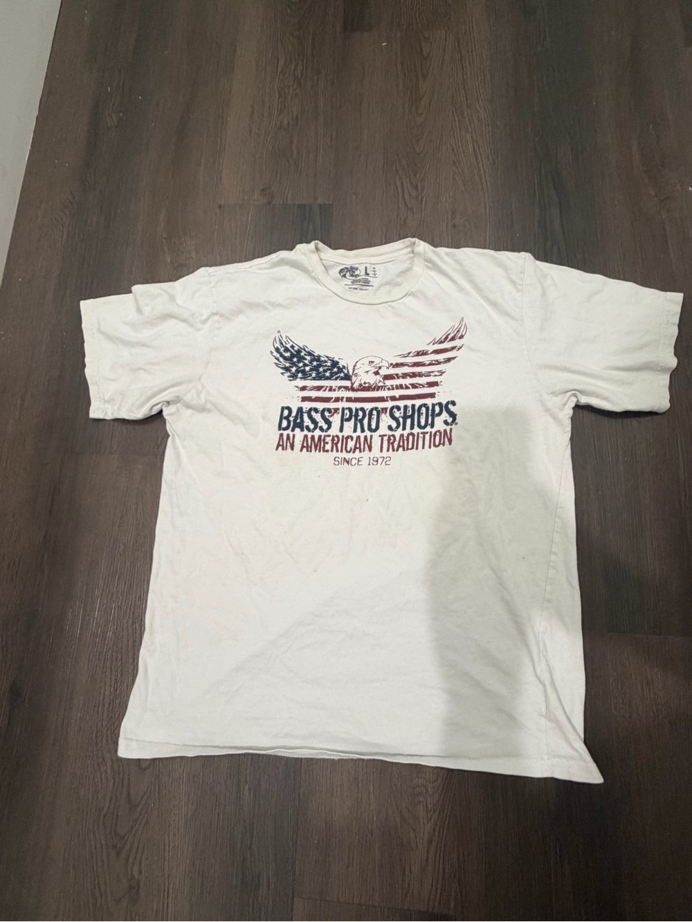 Vintage Bass Pro Shops Men's White Graphic Tee - American Tradition